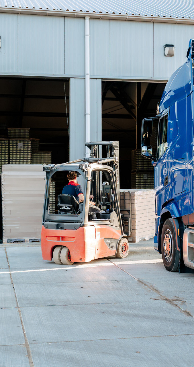 2633 lilian fotografie van dooren logistics lisse fotoshoot 2025 09 19 bewerkt.jpg?1775199547&focus=37.73 51