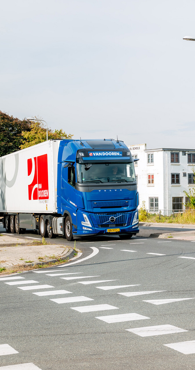 5758 lilian fotografie van dooren transport hillegom fotoshoot 2025 09 19 bewerkt.jpg?1775199582&focus=34.97 53