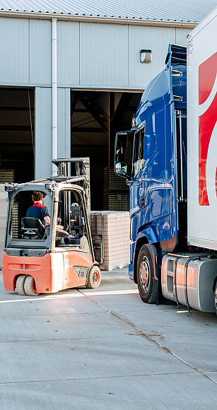 2633 lilian fotografie van dooren logistics lisse fotoshoot 2025 09 19 bewerkt.jpg?1775199570&focus=44.77 50