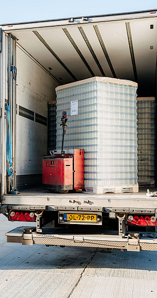 2421 lilian fotografie van dooren logistics lisse fotoshoot 2025 09 19 bewerkt.jpg?1780664922&focus=62.87 47