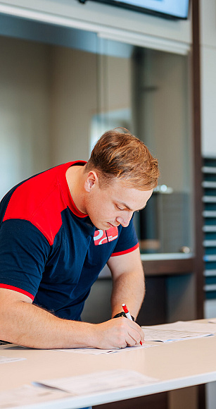 3396 lilian fotografie van dooren transport hillegom fotoshoot 2025 09 19 bewerkt.jpg?1775199563&focus=44.64 90