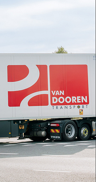 5715 lilian fotografie van dooren transport hillegom fotoshoot 2025 09 19 bewerkt website.jpg?1775199586&focus=55.38 50