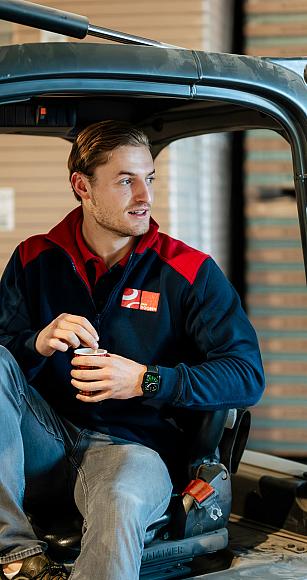 2405 lilian fotografie van dooren logistics lisse fotoshoot 2025 09 19 bewerkt.jpg?1773321996&focus=44.36 75