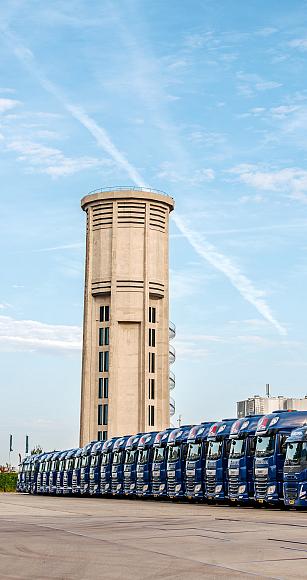 5447 lilian fotografie van dooren transport hillegom fotoshoot 2025 09 19 bewerkt.jpg?1773321915&focus=38.15 96