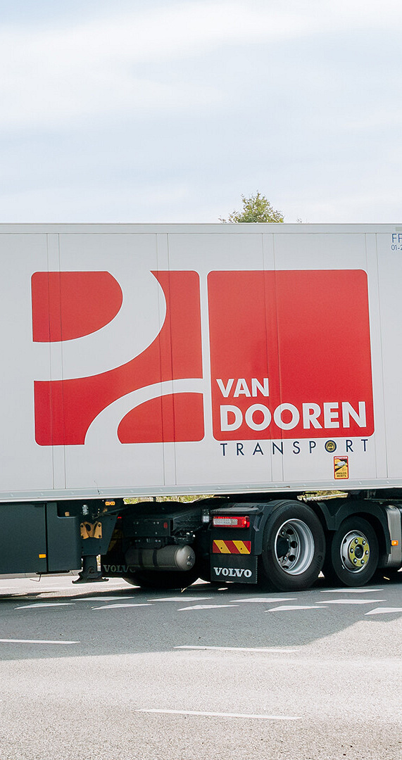 5715 lilian fotografie van dooren transport hillegom fotoshoot 2025 09 19 bewerkt website.jpg?1775199598&focus=54.55 56