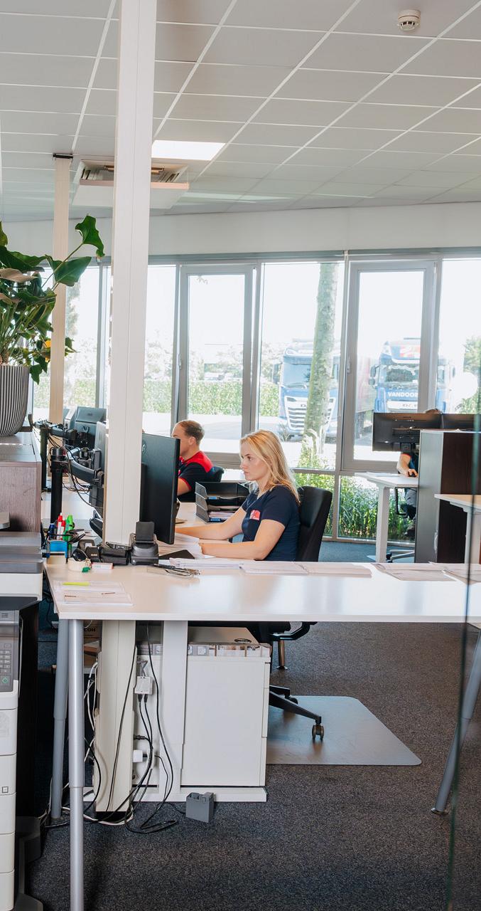 3219 lilian fotografie van dooren transport hillegom fotoshoot 2025 09 19 bewerkt.jpg?1773321935&focus=61.90 82