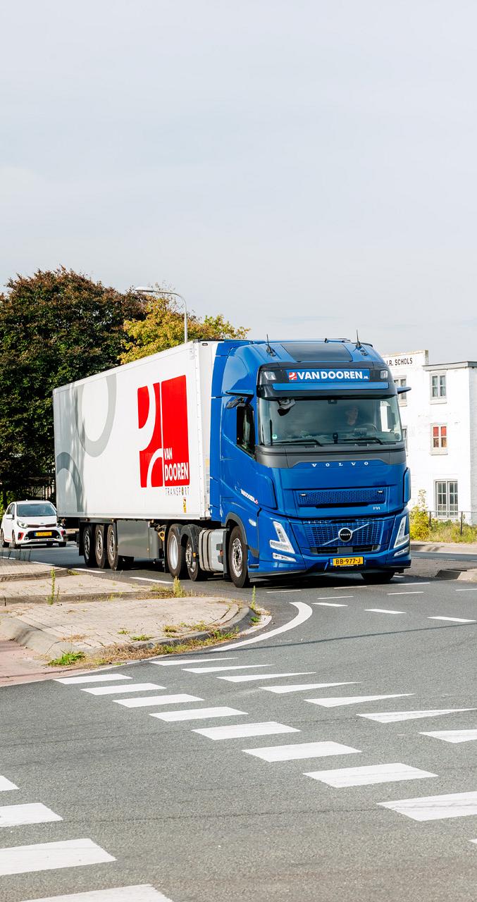 5758 lilian fotografie van dooren transport hillegom fotoshoot 2025 09 19 bewerkt.jpg?1773321785&focus=29.72 64