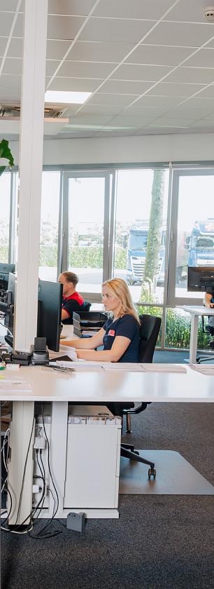 3219 lilian fotografie van dooren transport hillegom fotoshoot 2025 09 19 bewerkt.jpg?1773321812&focus=62.46 71